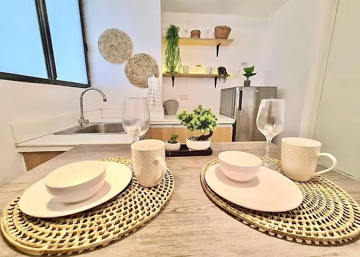 New Luxury With Pool And Netflix Near Airport Apartment