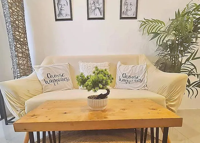 New Luxury With Pool And Netflix Near Airport Apartment